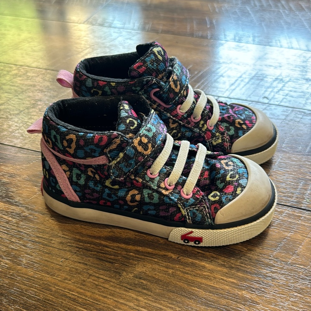 See Kai Run Toddler 8 high tops multicolored cheetah with sparkles ✨